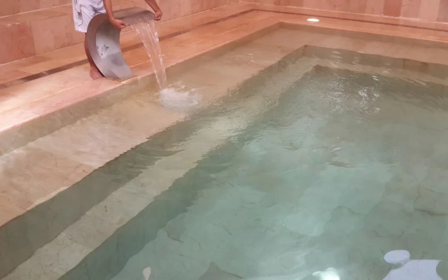 Karaali Kpalicalari Ve Otel Tesisleri