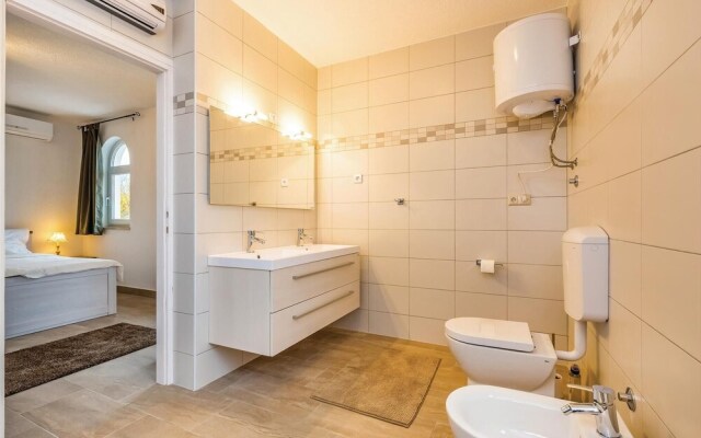 Beautiful Home in Barusici With Wifi and 3 Bedrooms