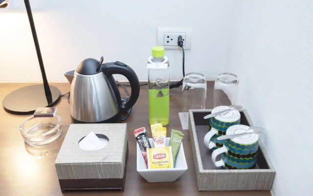 Silver Living Phrom Phong by Favstay