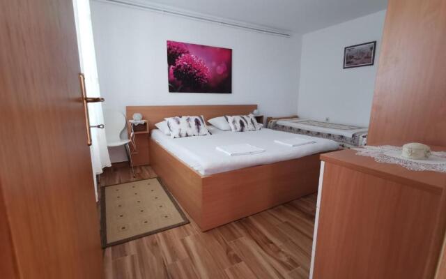 Apartments with a parking space Novi Vinodolski - 18855