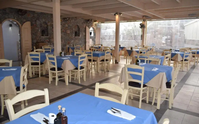 Matina Pefkos Aparthotel