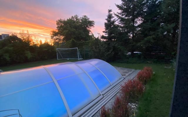 Pool & Lake Holiday Home