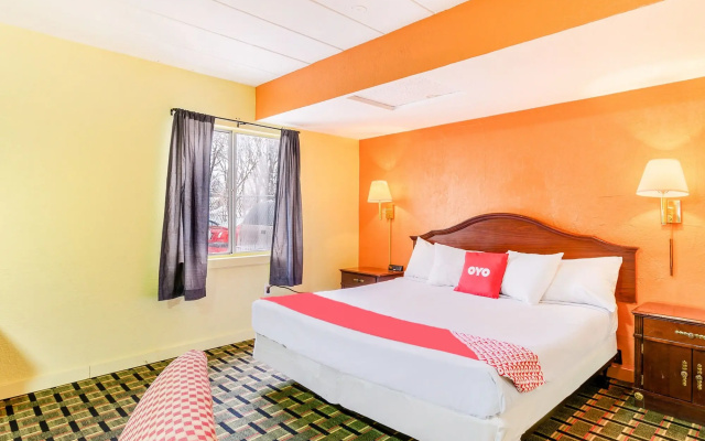 OYO Hotel Downtown Peoria I-74