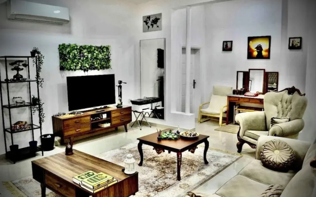 Shearing With Owner 5-bed Apartment in Sib