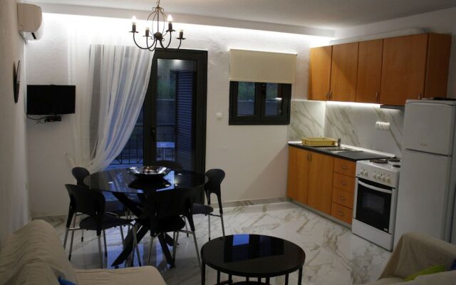 Salonikiou Beach Deluxe Apartments