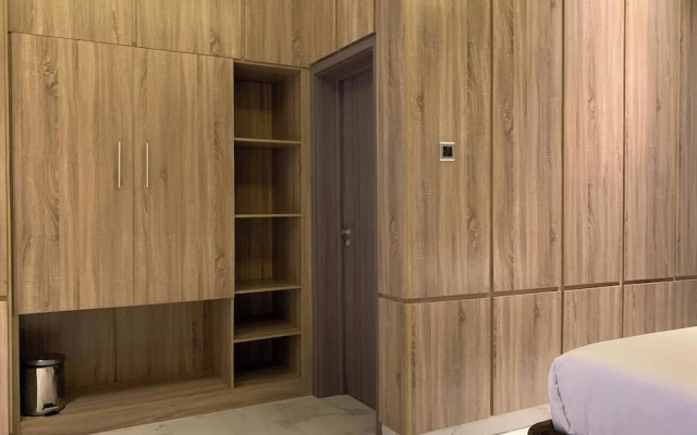 Onyx Royal Hotel And Suites
