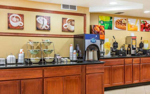 Quality Inn & Suites Middletown - Newport
