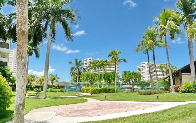 Condo With Pool, View of Clam Bay and Walk to Beach