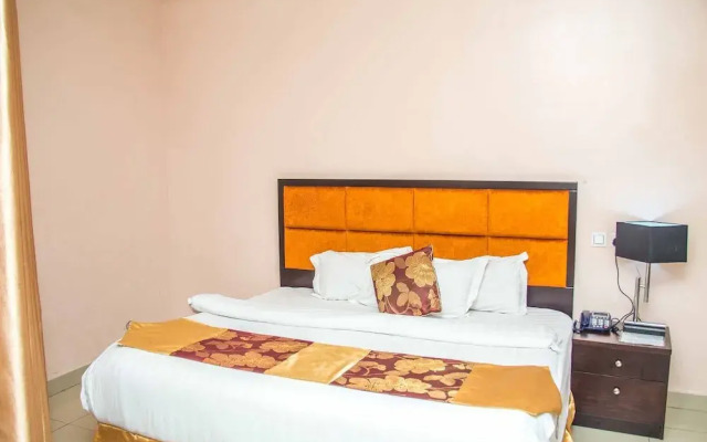 Royal Crest Hotel & Suites