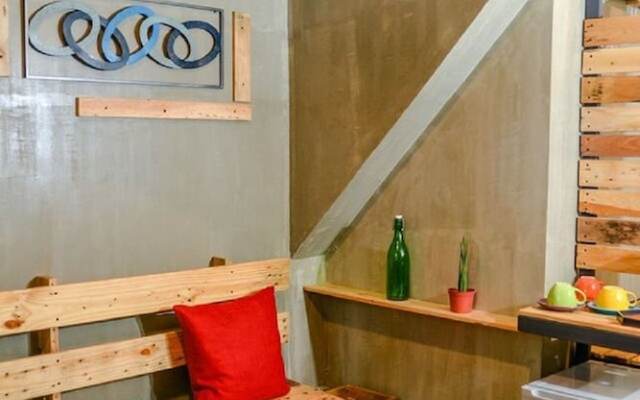 Bhive Hotel