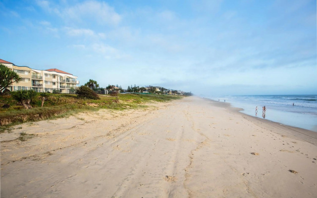 Golden Riviera Beach Resort