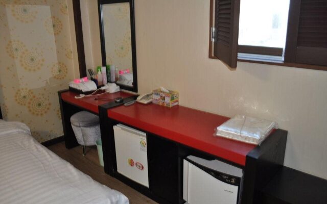 Goodstay Jeonju Wooshin Hotel