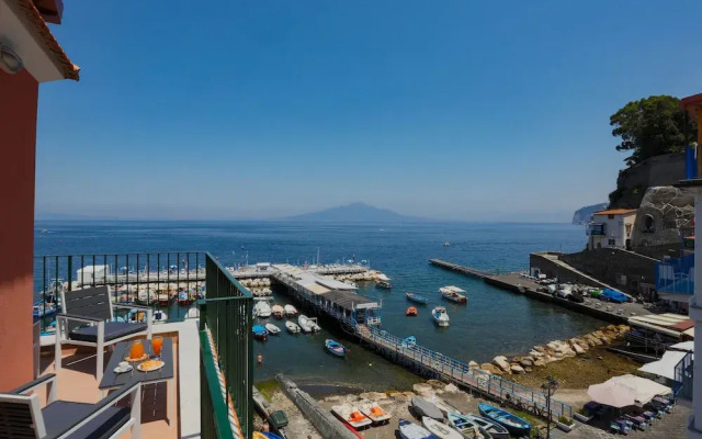 SeaView Sorrento Apartment by the sea with terrace