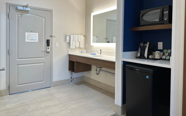 Holiday Inn Express & Suites Mountain View Silicon Valley by IHG