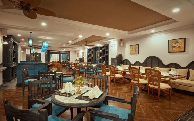 Manoir Des Arts Hotel