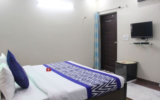 OYO 4096 Hotel Divyanshi