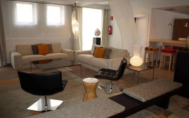 Eco Alcala Suites