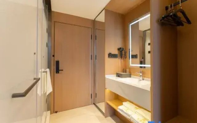 Taifei Hotel (North America N1 Longxing Street Subway Station)