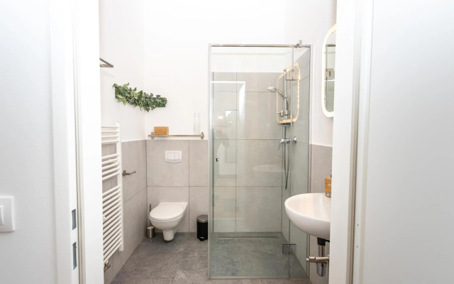 Radiant Premium Apartments - Central