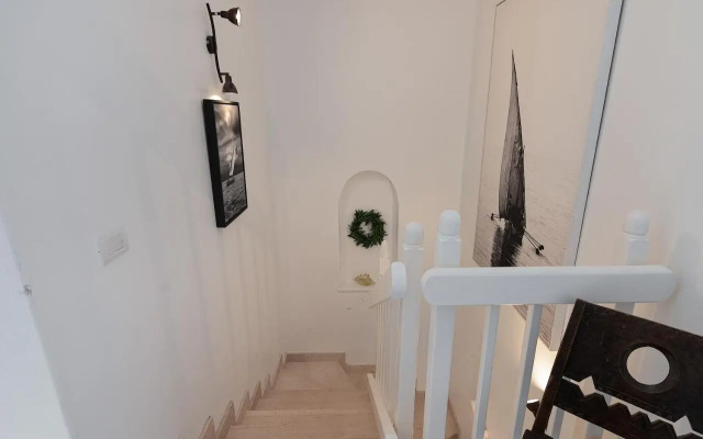 Santorini Perissa 16 - Family Only