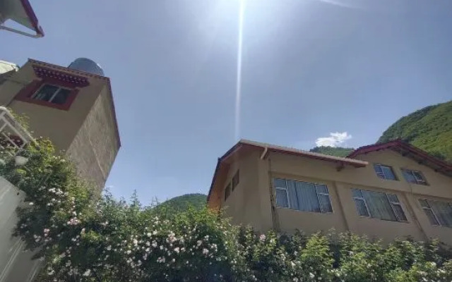 Huajianji Courtyard Home stay