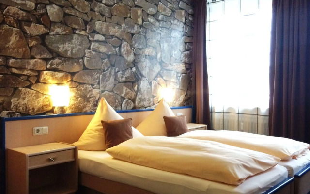 Hotel Stadt Hamburg am Fluss Saarbrücken