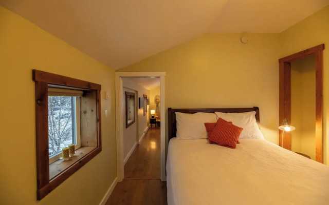 Downtown Whitehorse - Treehouse