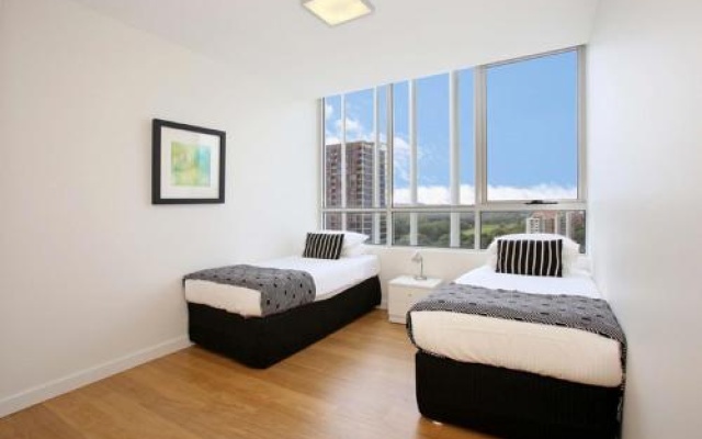Moore to See - Modern and Spacious 3BR Zetland Apartment with Views over Moore Park – Guest Rooms – Sydney