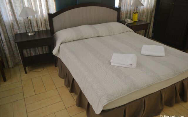 Tagaytay Country Hotel