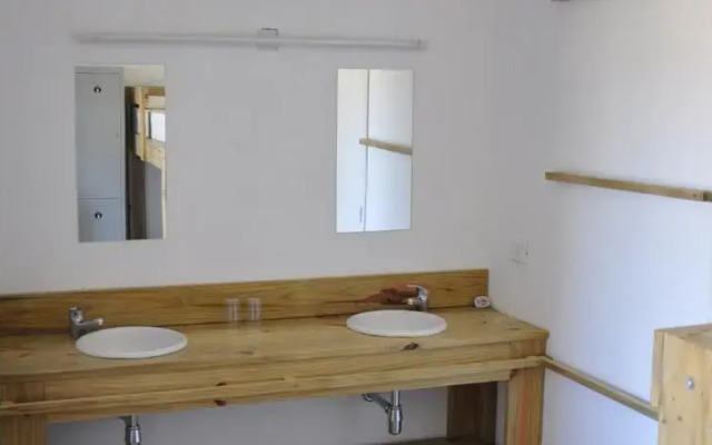 Rojo y Negro Hostel - Posada