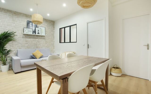 2 Bedrooms 253 St Denis