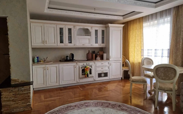 Апартаменты в микрорайоне Царский 5