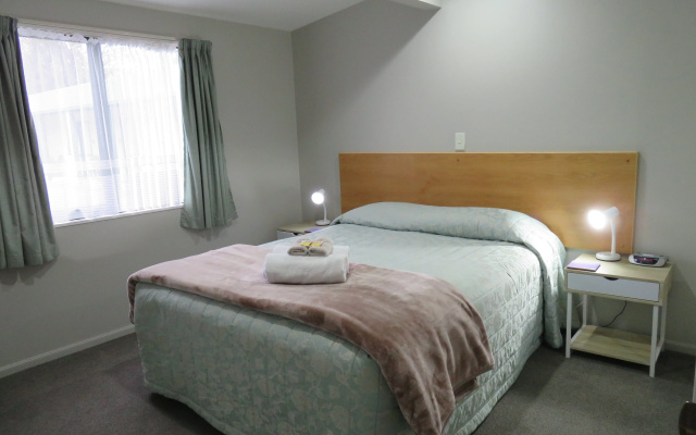 Commodore Court Motel