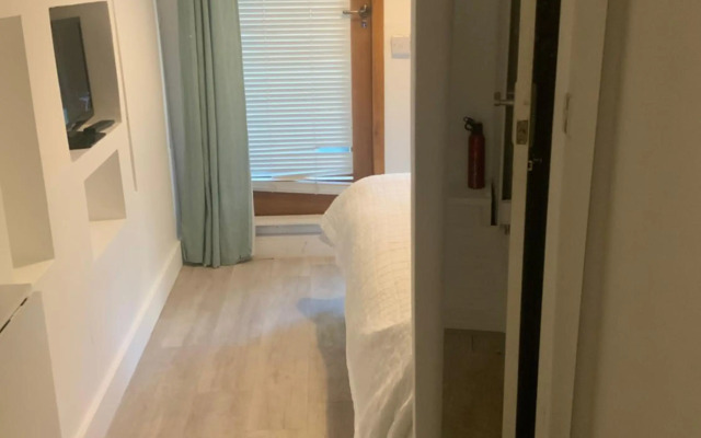 Self Contained Rooms in Central Torquay