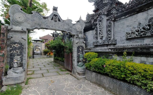 Airy Buleleng Laviana Kalibukbuk Singaraja Bali