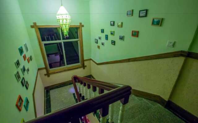 Zhangjiajie April Day Hostel