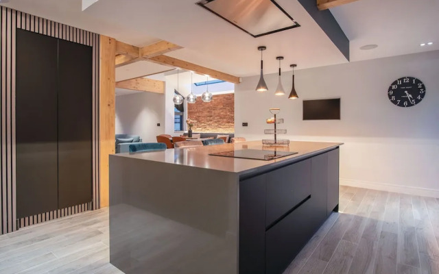 Ty Cyfoes - Luxurious 4 Bedroom - St. Florence