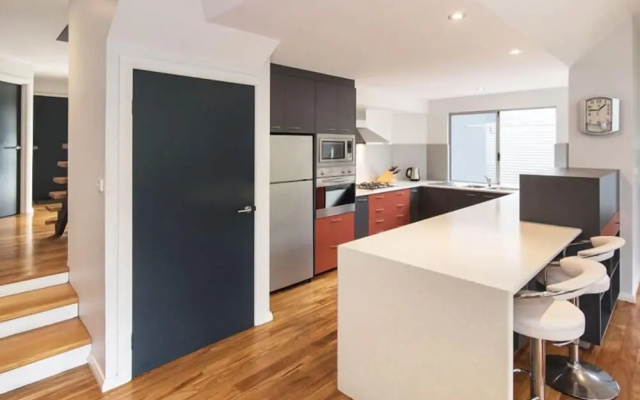 Peppy Tree House – Guest Rooms – Dunsborough