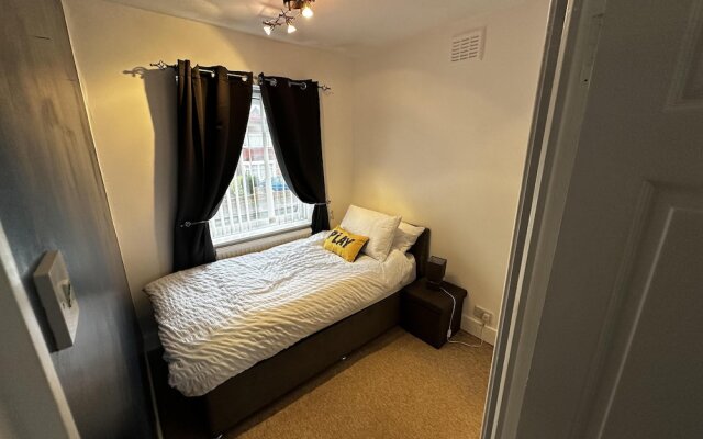 3 bed House in Blackpool With Cinema & hot tub