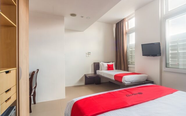 RedDoorz Premium @ Serangoon (SG Clean, Staycation Approved)
