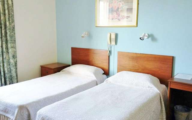 Merlyn Court Hotel