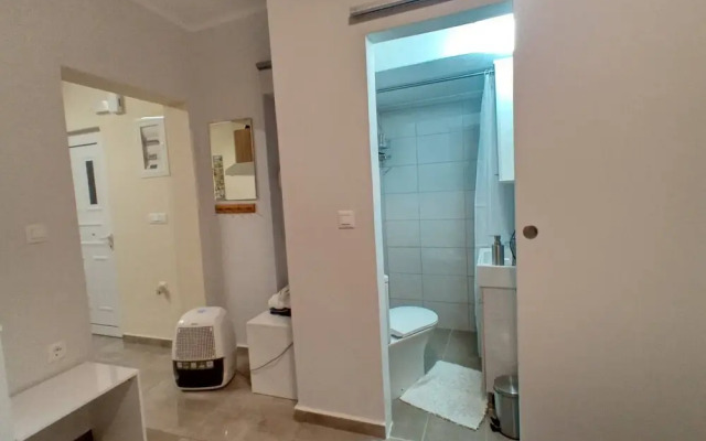 Astrinos Apt Simple, Cosy, Comfortable, Near the Beach