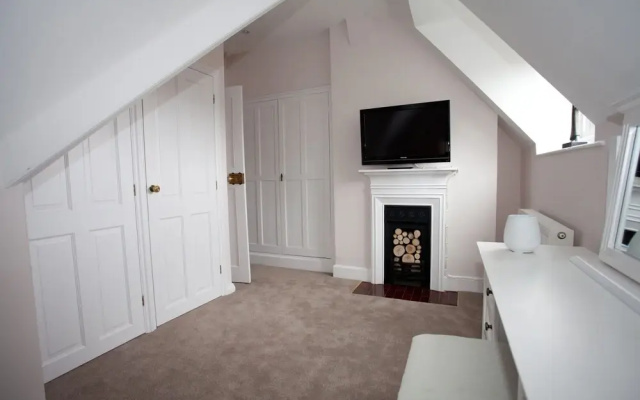 Arden House - Turret Penthouse