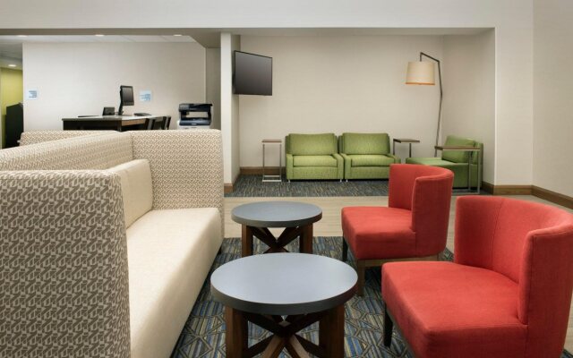 Holiday Inn Express & Suites Baltimore - BWI Airport North by IHG