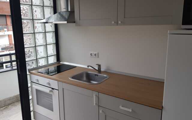 Bright and Cozy Studio Near City Center