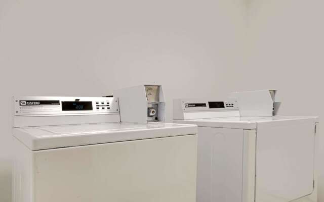 Super 8 Riverside/Kansas City