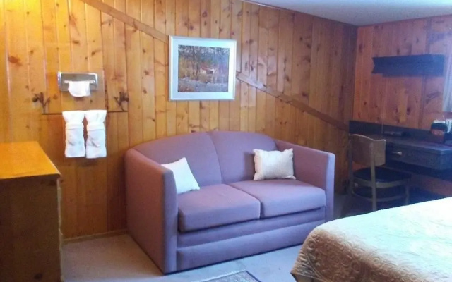 Riverside Lodge & Retreat