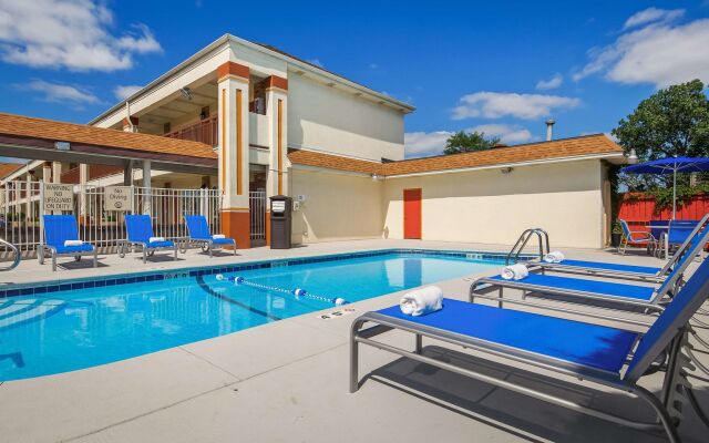 Days Inn by Wyndham St. Charles IL