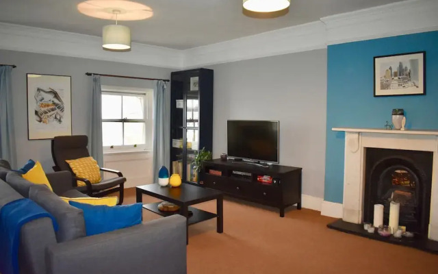 2 Bedroom Brighton Apartment With Sea Views
