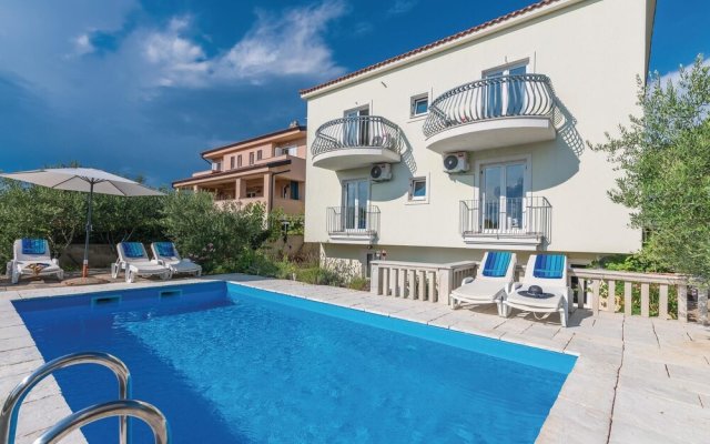 Amazing Home in Linardici With Wifi and 6 Bedrooms